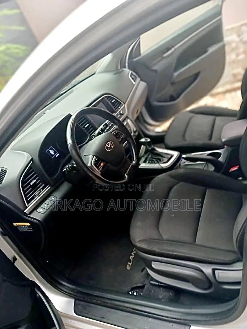 Hyundai Elantra SEL 2018 Silver