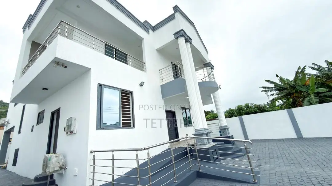 4bdrm House in Ayi Mensh, SSNIT Flats for sale