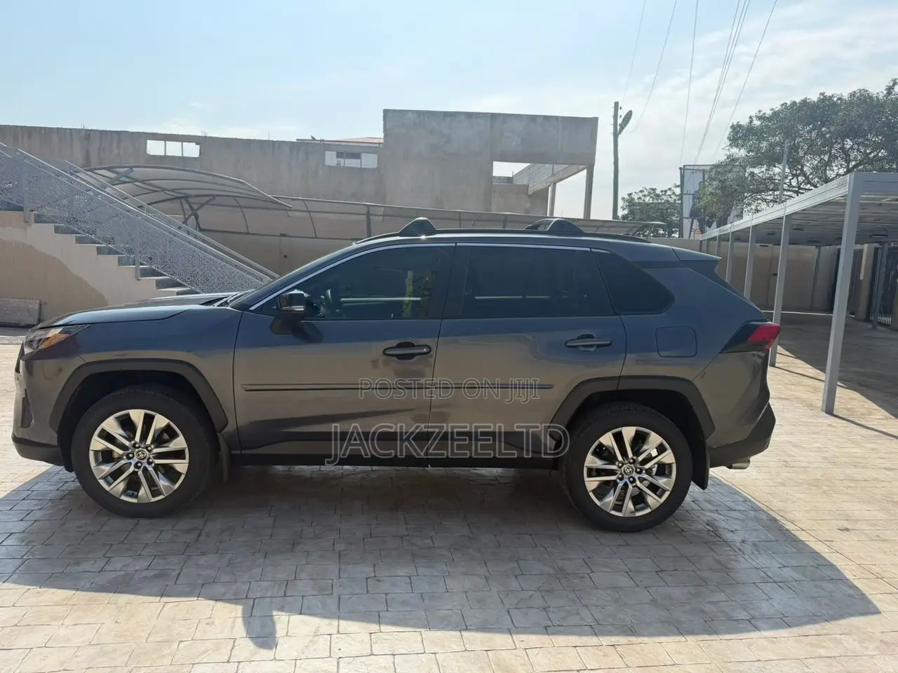 Toyota RAV4 XLE Premium AWD 2024 Gray
