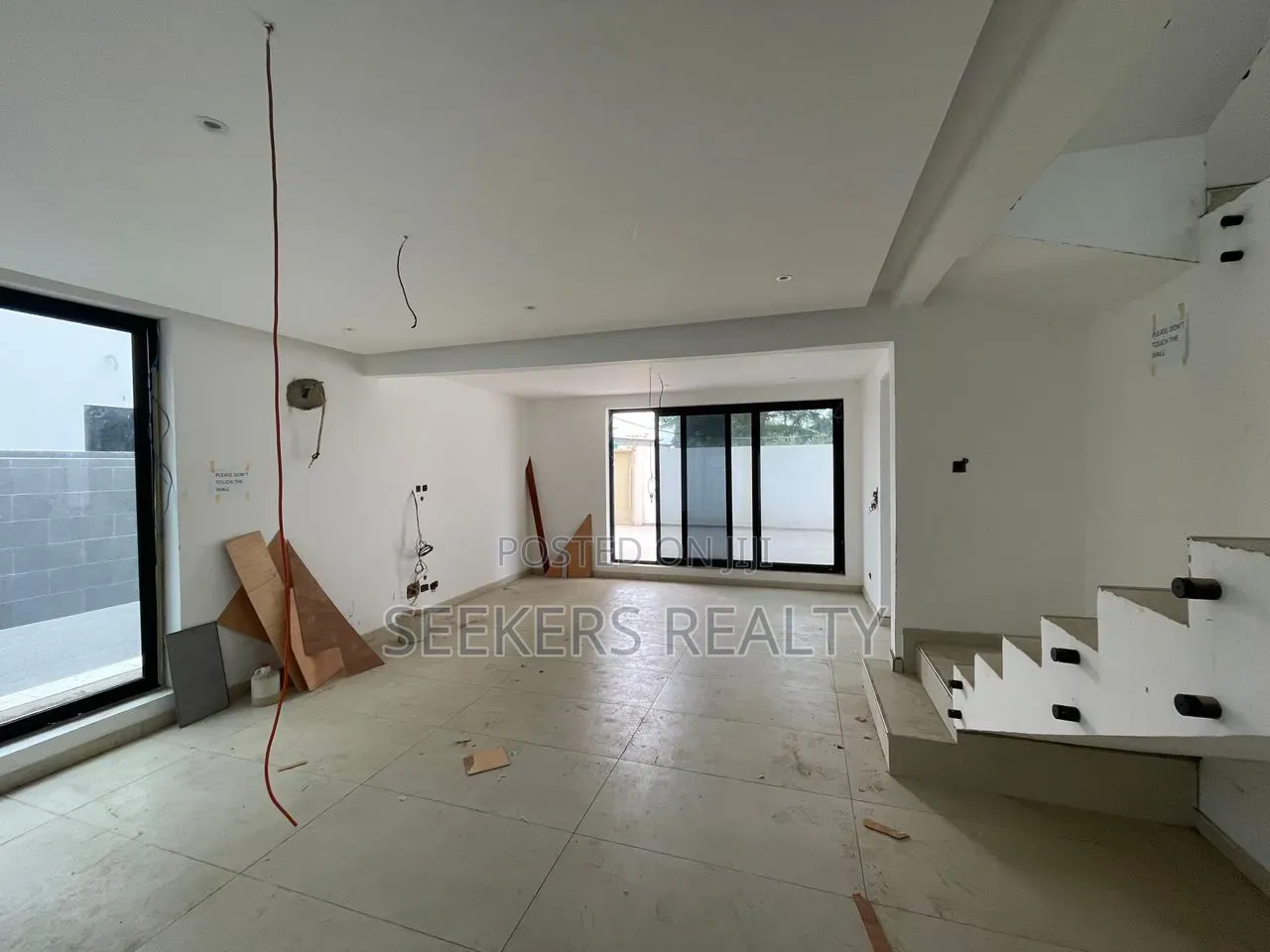 4bdrm Townhouse / Terrace in Seekers Realty, Labone Junction for rent