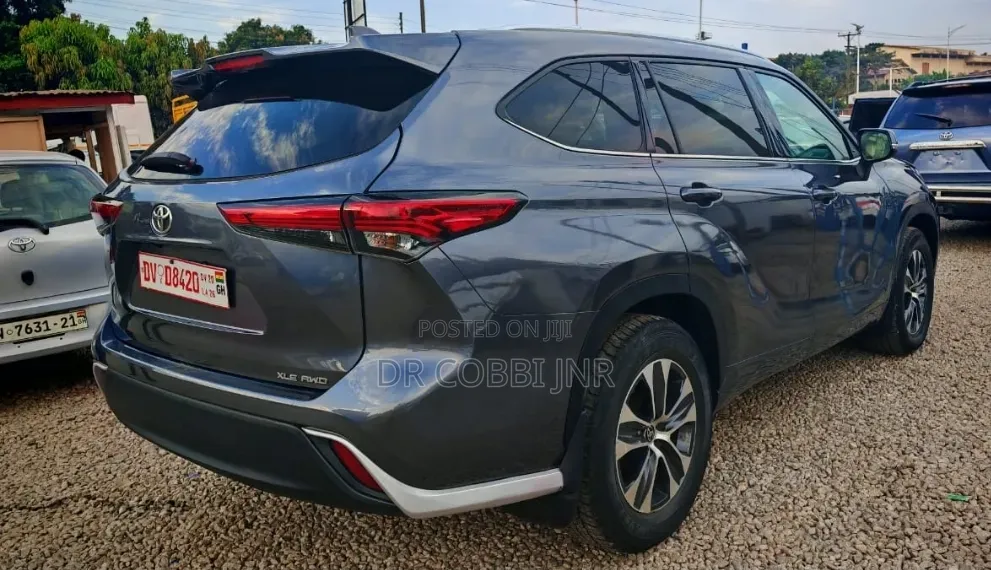 Toyota Highlander XLE 2021 Gray