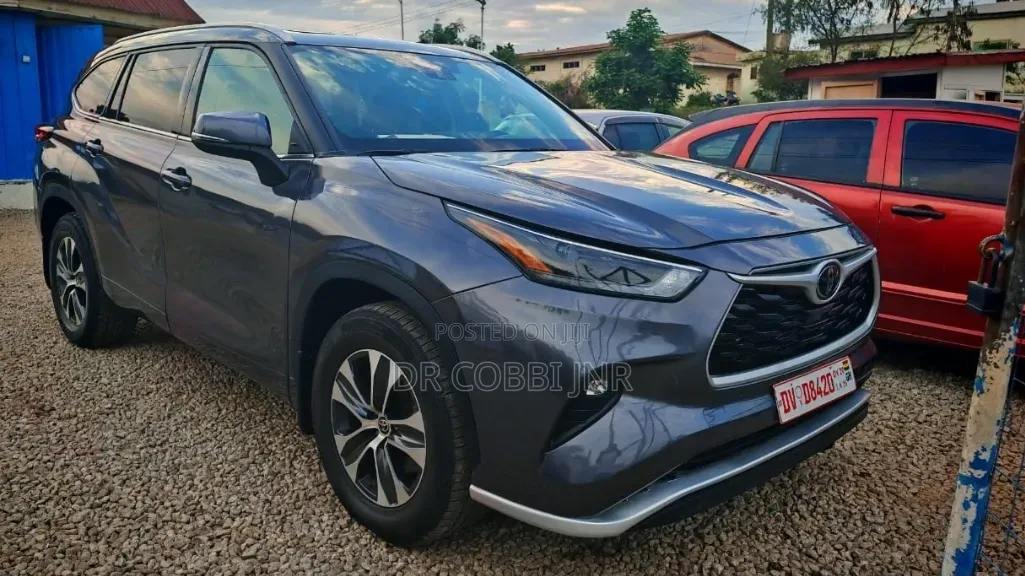 Toyota Highlander XLE 2021 Gray