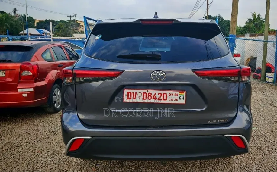 Toyota Highlander XLE 2021 Gray