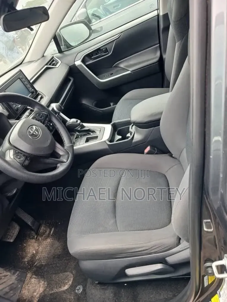 Toyota RAV4 LE 2021 Gray
