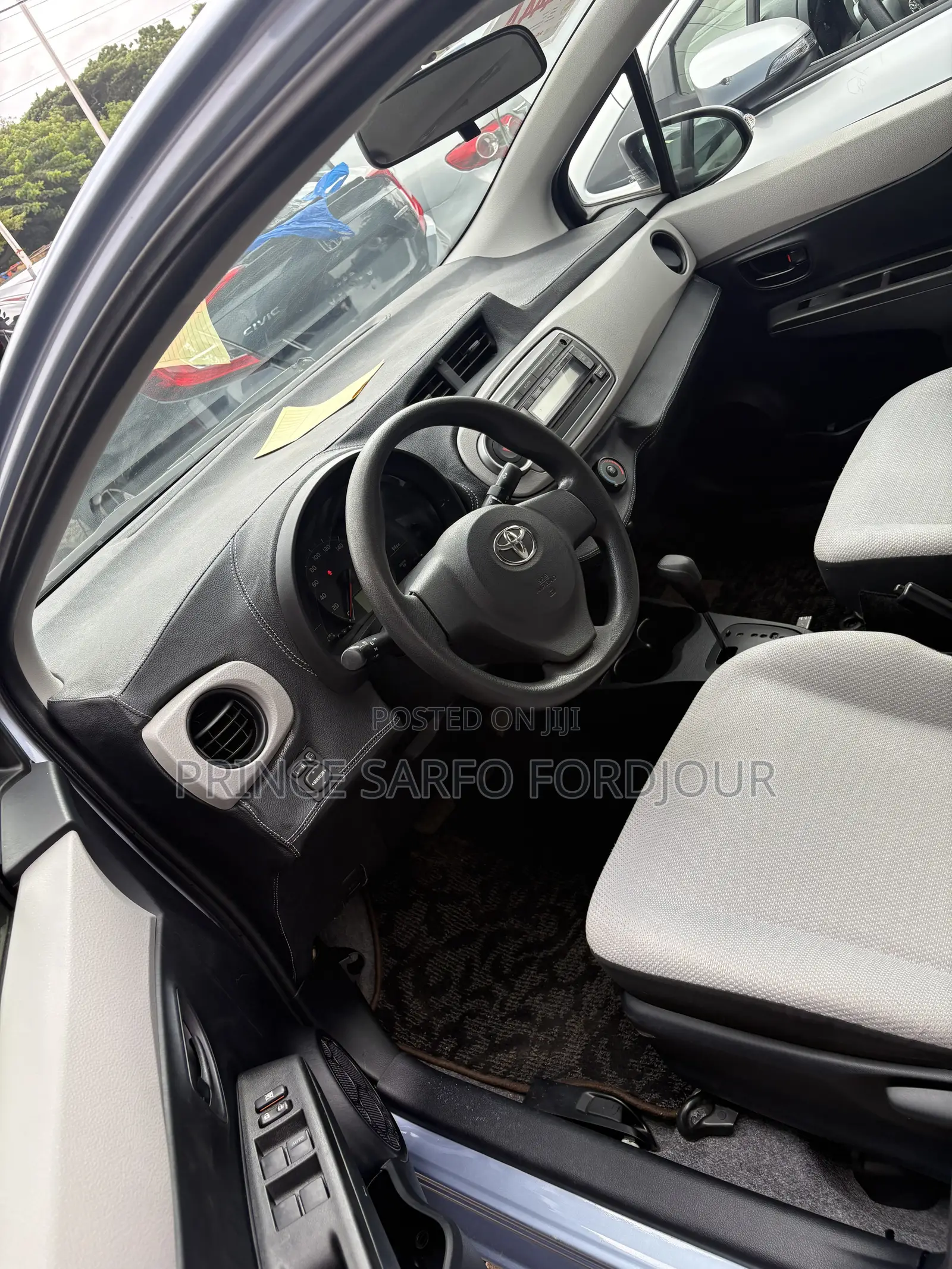 Toyota Vitz 2013 Silver