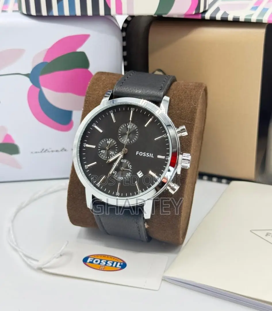 Fossil Men’s Classic Chronograph Leather Watch – Silver Black