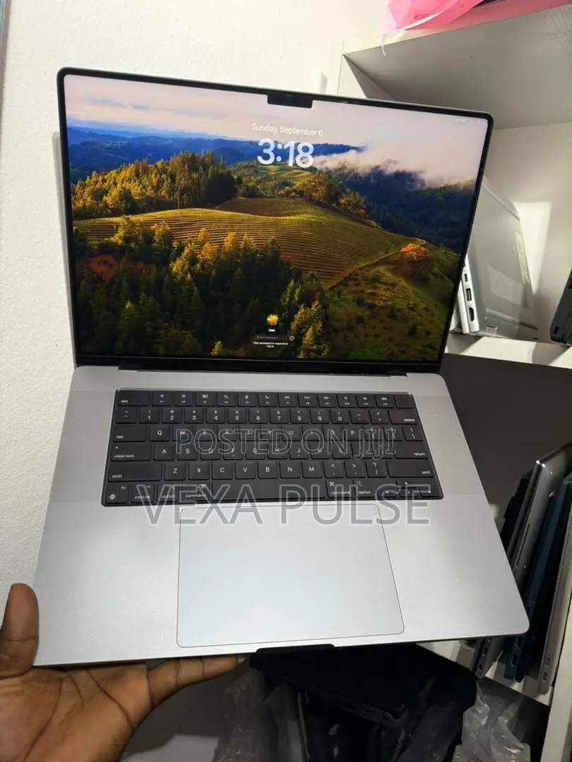 Laptop Apple MacBook Pro 2021 M1 16GB Apple M1 Pro SSD 512GB