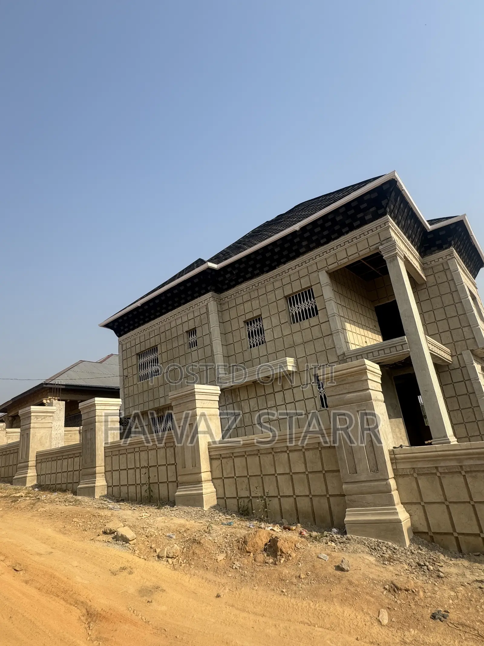 5bdrm Apartment in Good Jobs, Atwima Kwanwoma for sale