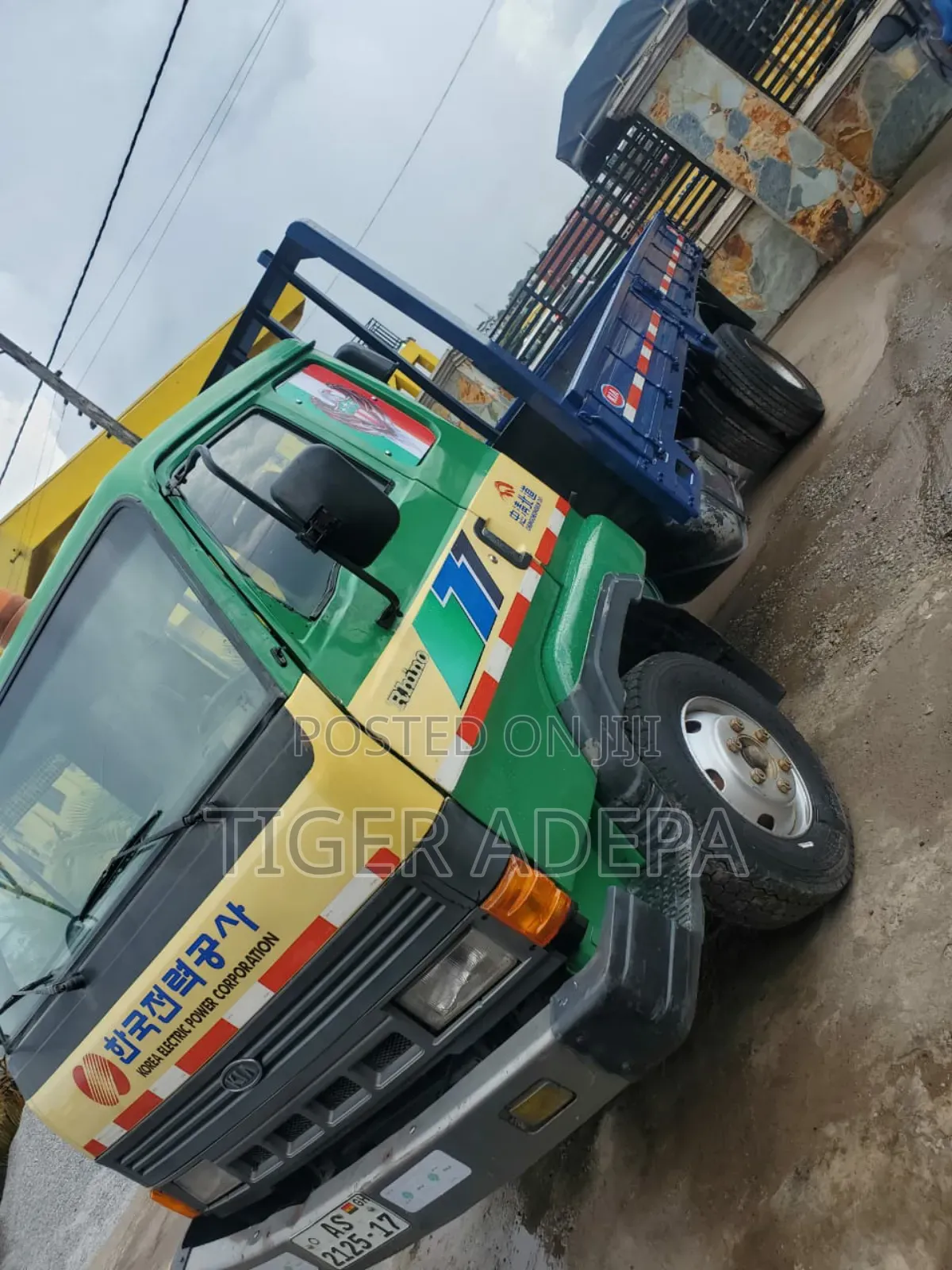 Hino Hino Dutro 2014 Blue