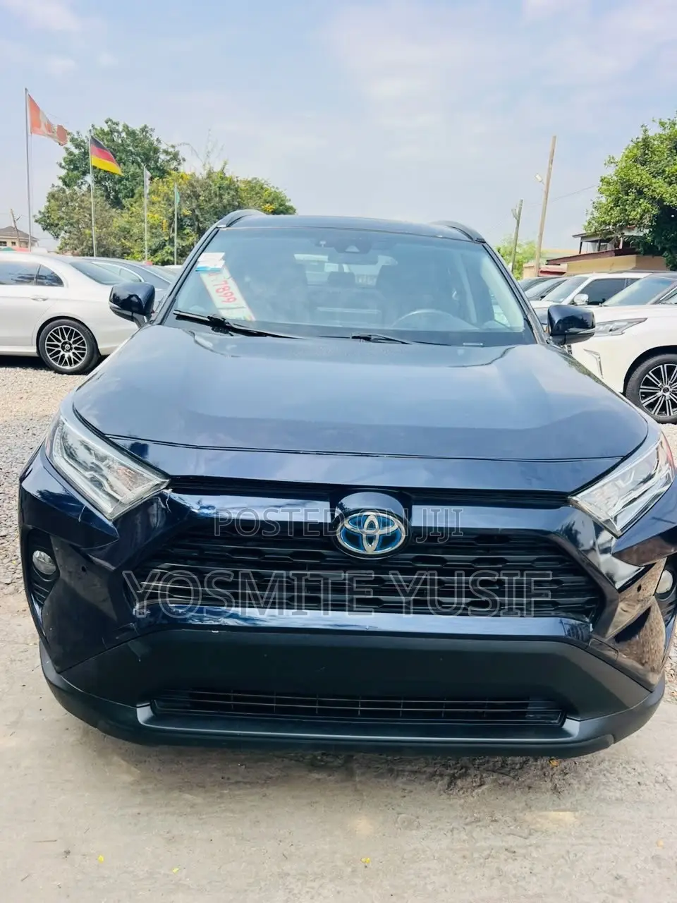 Toyota RAV4 XLE 2021 Blue