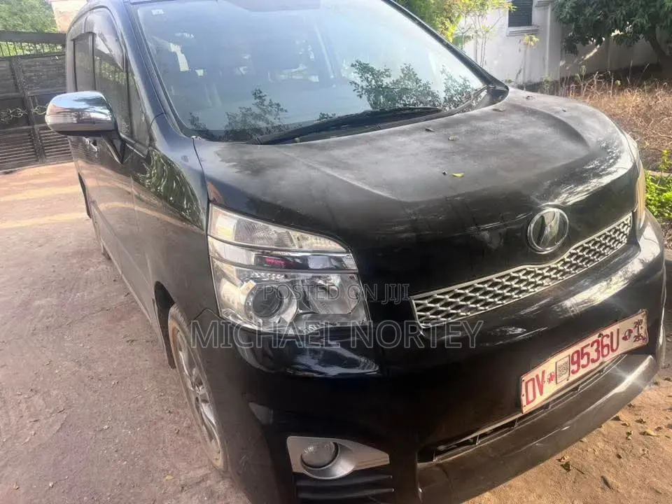 Toyota Voxy V 2WD 8-Seater 2012 Black