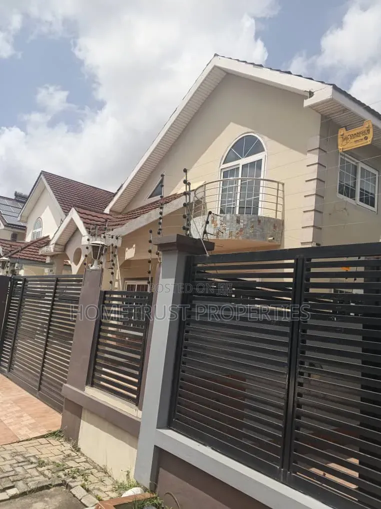 Furnished 3bdrm Duplex in Madina Estate for rent