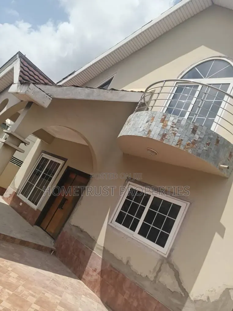 Furnished 3bdrm Duplex in Madina Estate for rent
