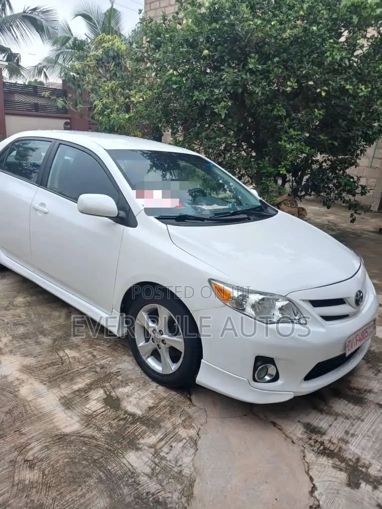 Toyota Corolla S 4dr Sedan (1.8L 4cyl 4A) 2013 White
