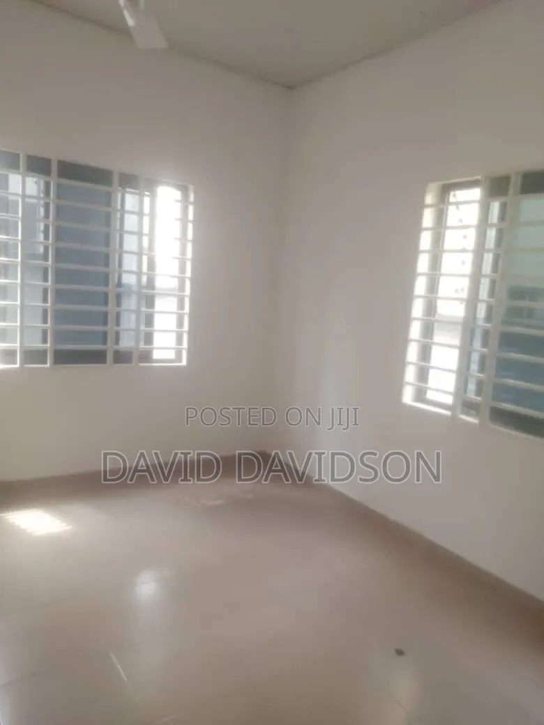 3bdrm Mansion in 3 Bedroom Self, Tema Metropolitan for rent