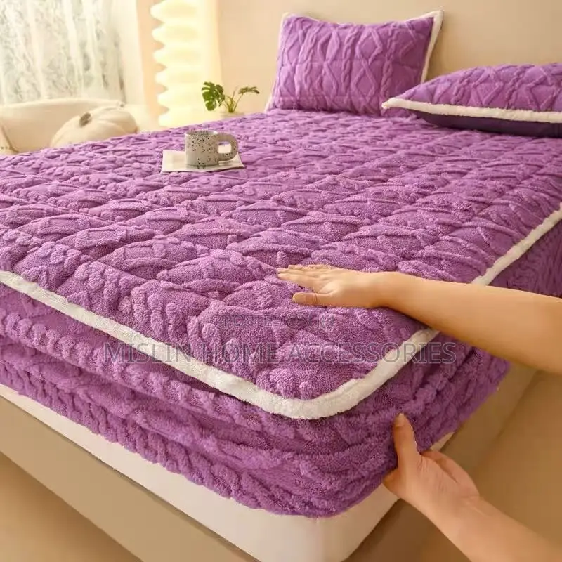 Fitted Heavy Bedcover Kin Size