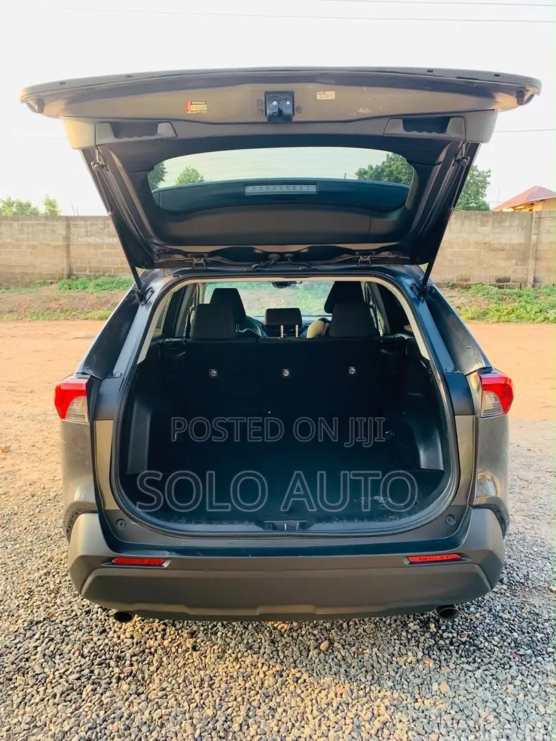 Toyota RAV4 LE FWD 2020 Gray