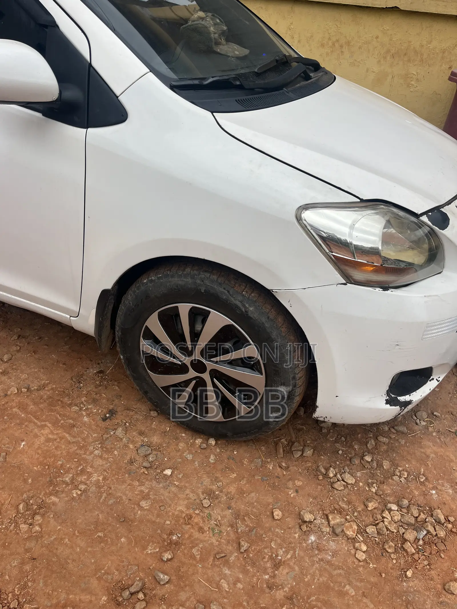 Toyota Yaris 2010 White