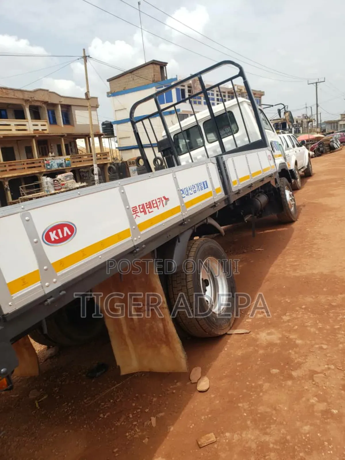 Hino Hino Dutro 2014 White
