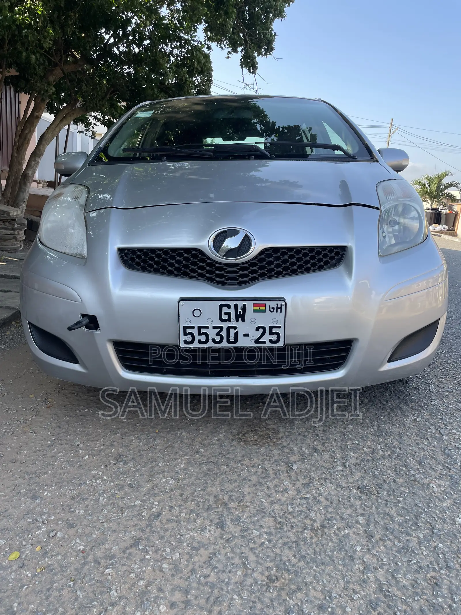 Toyota Vitz 2010 Silver