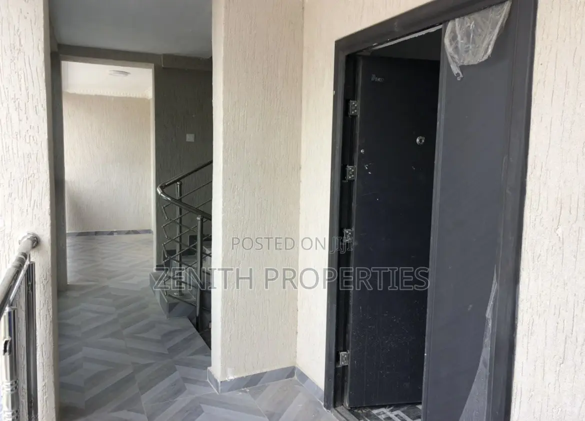3bdrm Apartment in Zenith Realty, Exhibition for rent