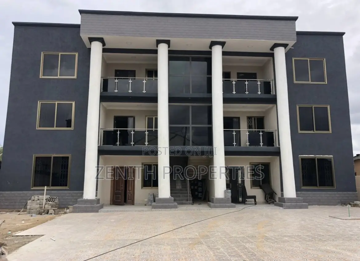 3bdrm Apartment in Zenith Realty, Exhibition for rent