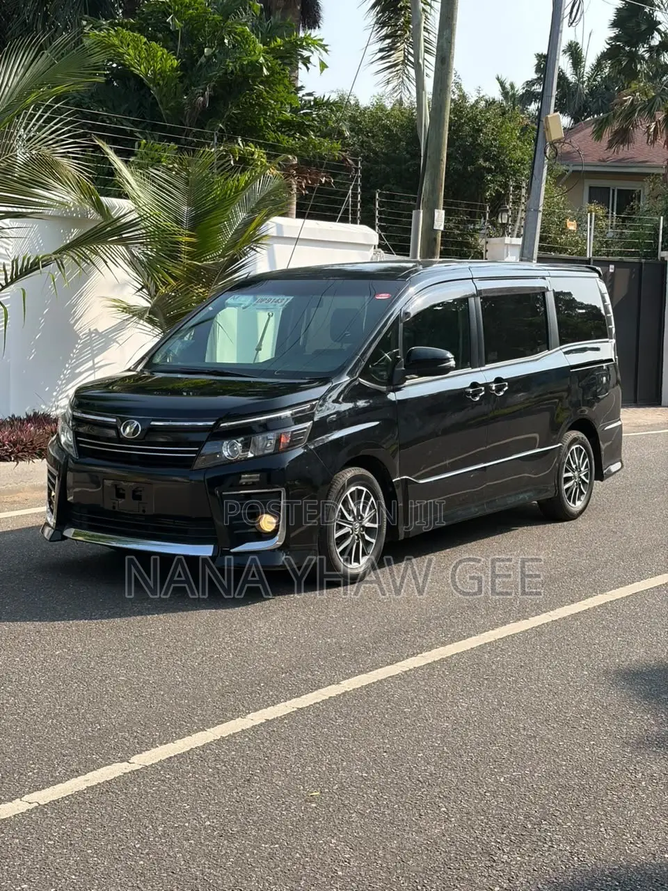 Toyota Voxy V 2WD 7-Seater 2014 Black