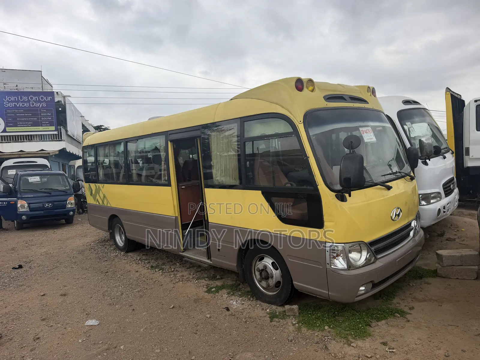 Hyundai County 2014 Yellow
