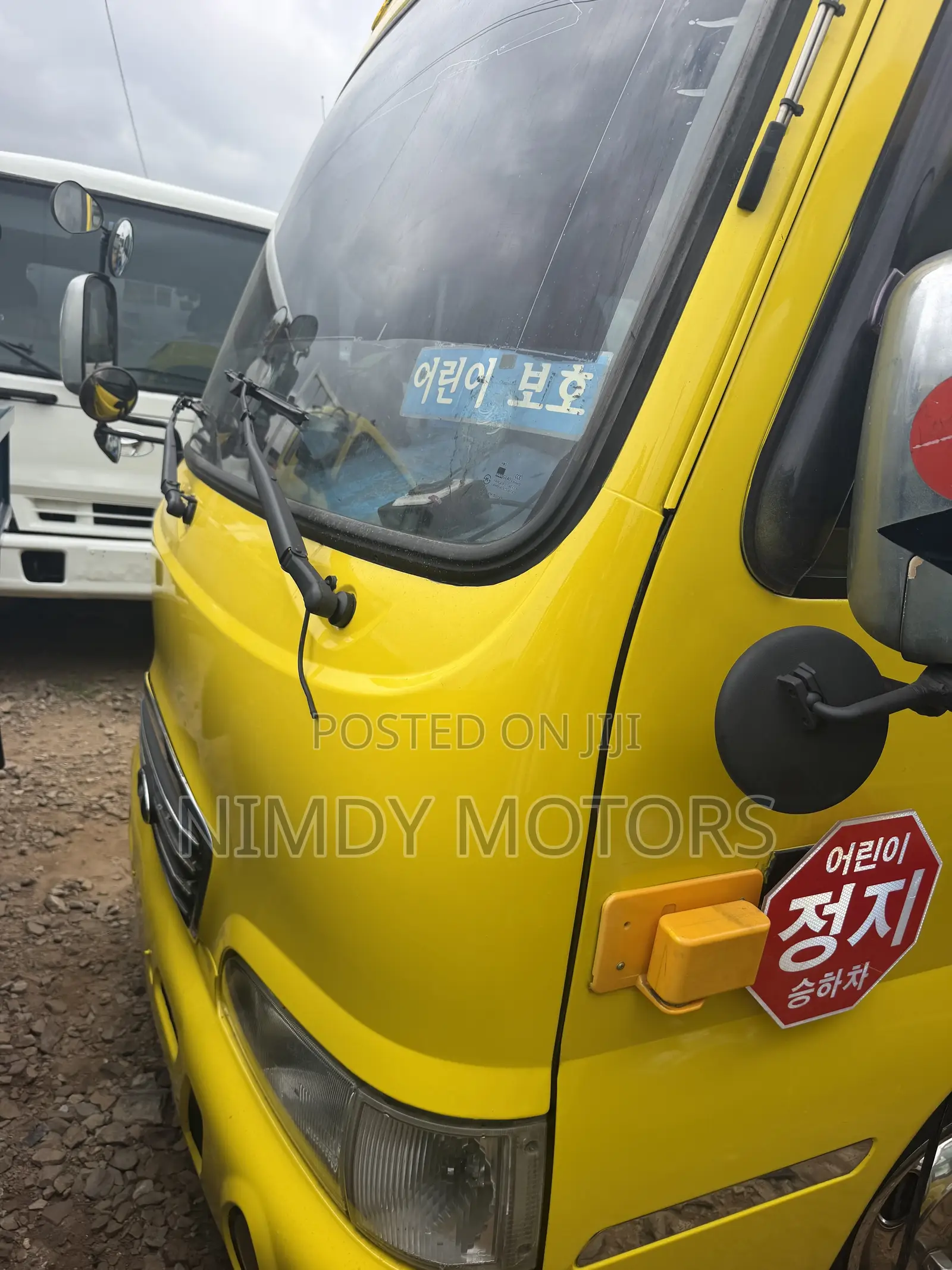 Hyundai County 2016 Yellow