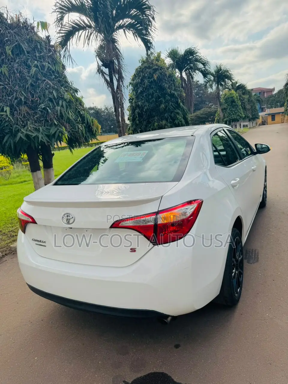Toyota Corolla S w/Special Edition Pkg (1.8L 4cyl CVT) 2016 White