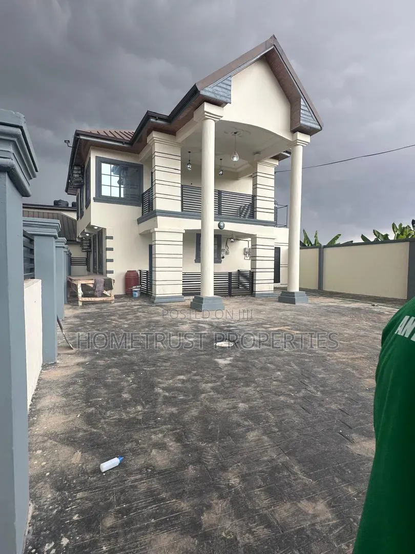 5bdrm Duplex in Pokuase Mayera for rent