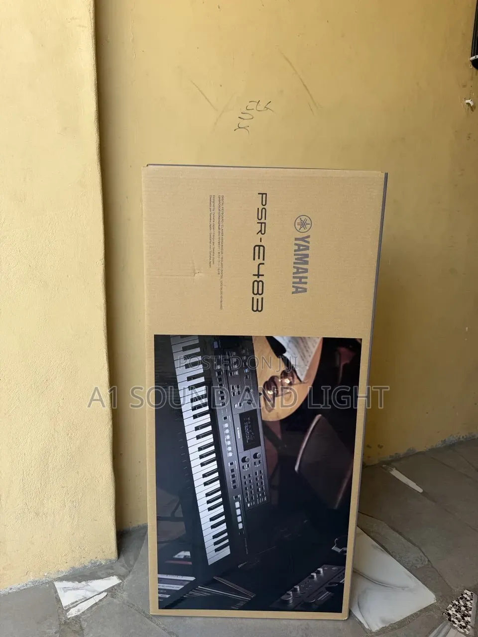 Yamaha PSR E483 61-Keys Keyboard [Free Bag]