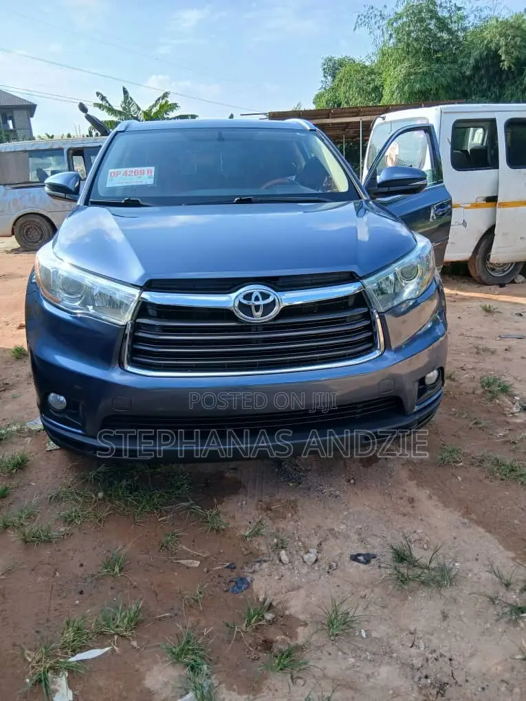 Toyota Highlander LE V6 4x2 (3.5L 6cyl 6A) 2016 Gray