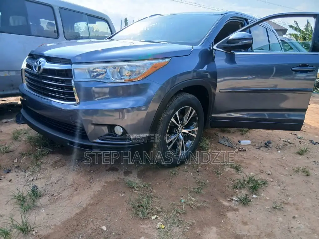 Toyota Highlander LE V6 4x2 (3.5L 6cyl 6A) 2016 Gray