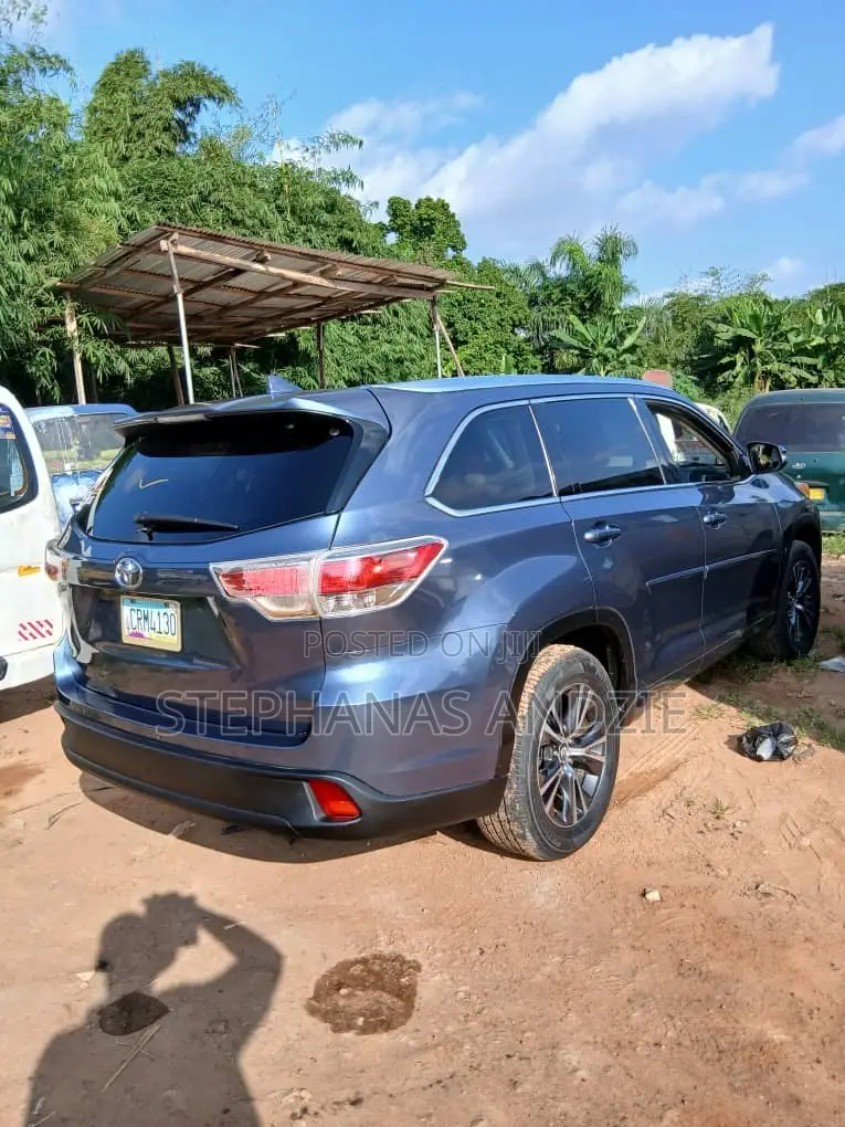 Toyota Highlander LE V6 4x2 (3.5L 6cyl 6A) 2016 Gray