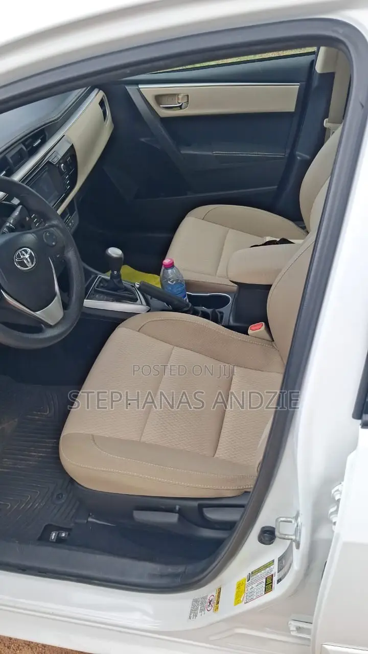 Toyota Corolla LE 4dr Sedan (1.8L 4cyl CVT) 2016 White