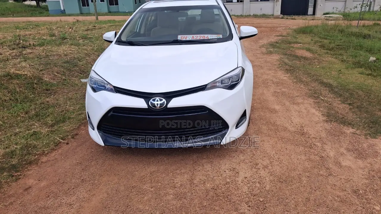 Toyota Corolla LE 4dr Sedan (1.8L 4cyl CVT) 2016 White