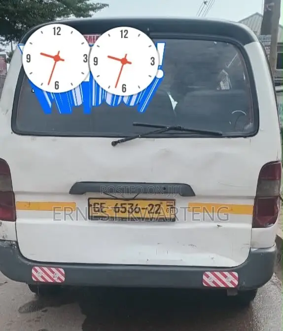 Toyota HiAce 2006 White