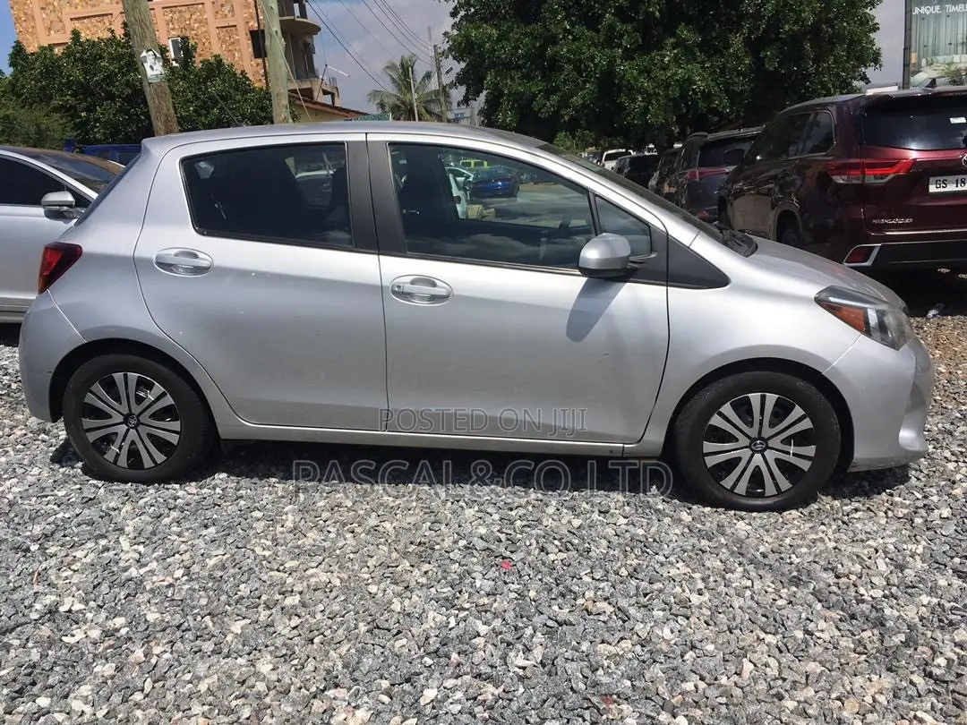Toyota Yaris SE Hatchback 5dr 2017 Silver