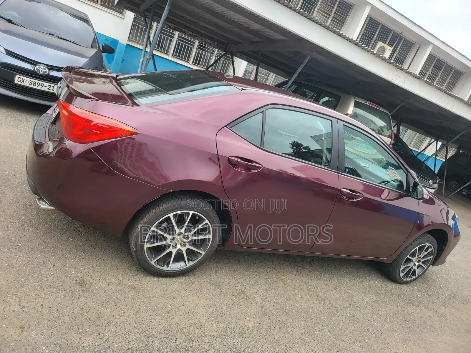 Toyota Corolla SE (1.8L 4cyl 2A) 2018 Maroon
