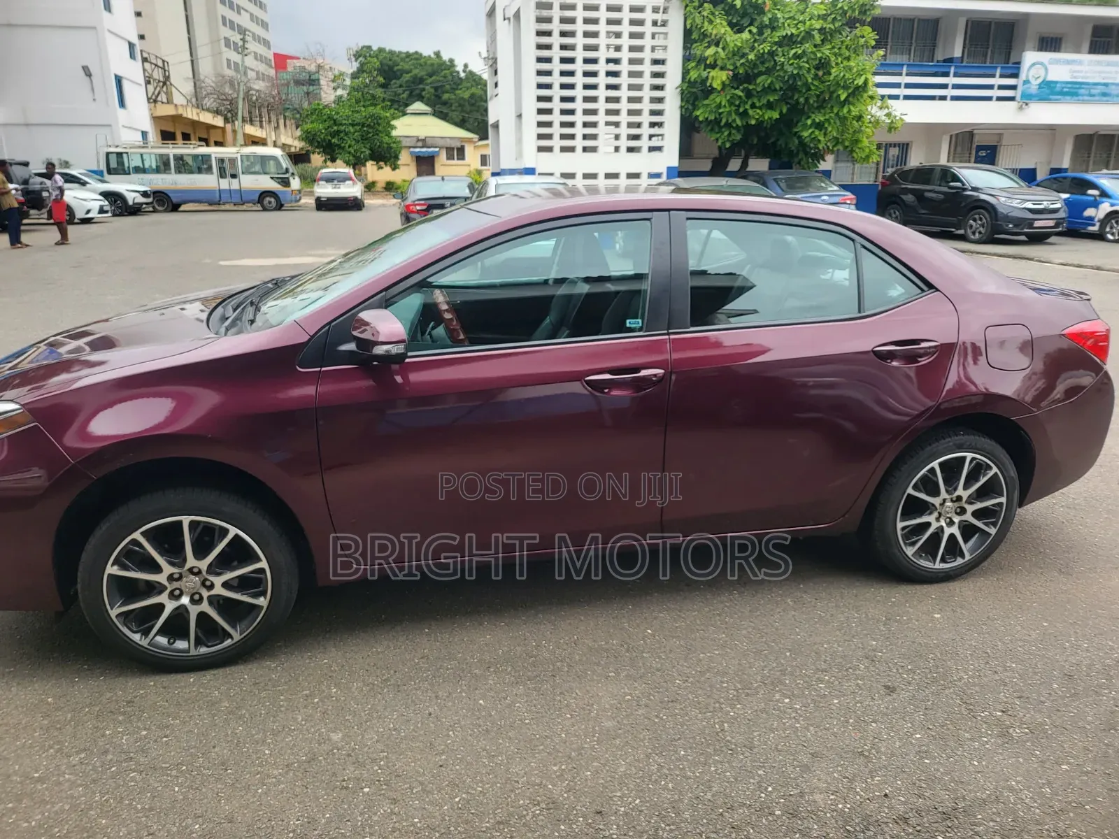 Toyota Corolla SE (1.8L 4cyl 2A) 2018 Maroon