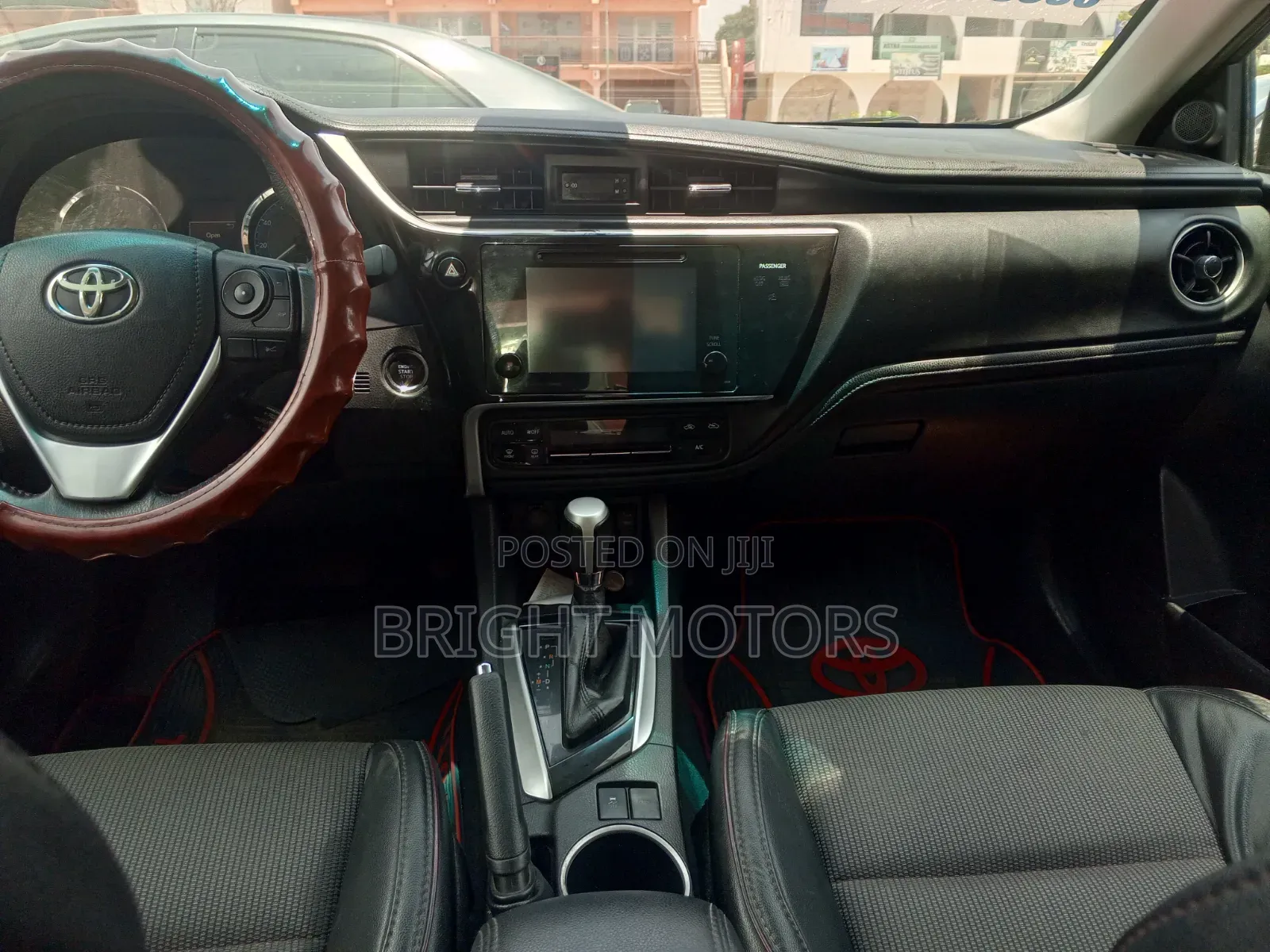 Toyota Corolla SE (1.8L 4cyl 2A) 2018 Maroon