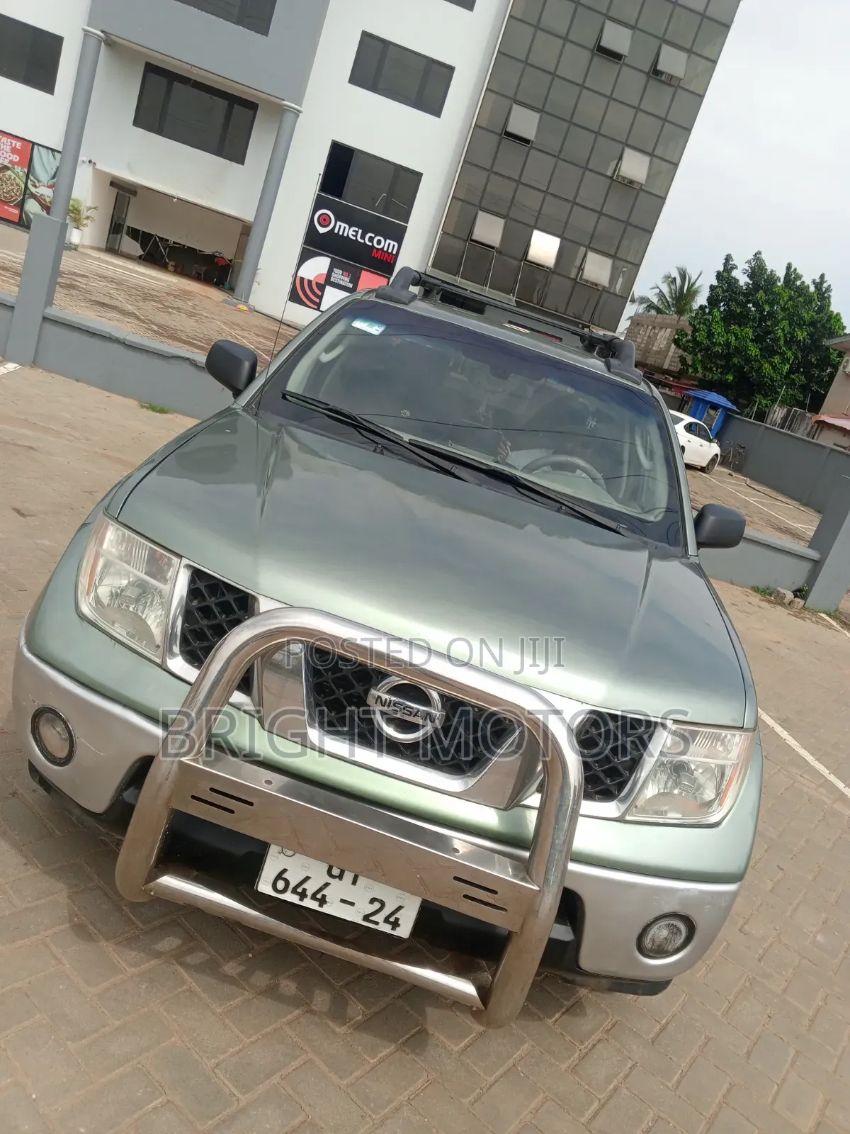 Nissan Frontier Crew Cab SE 4x4 2010 Green