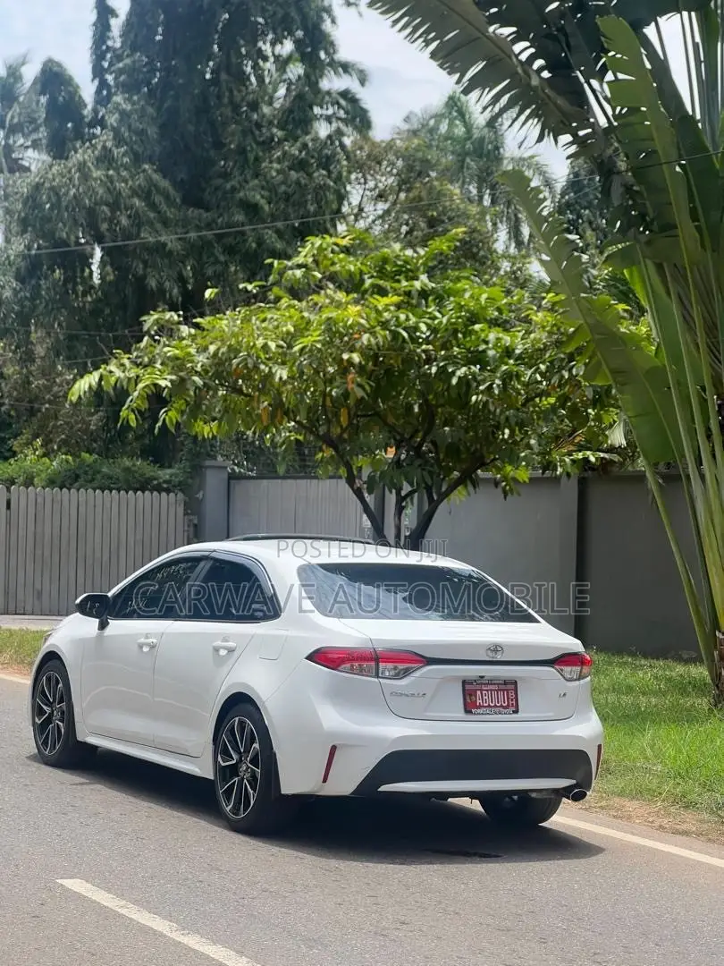Toyota Corolla LE 2020 White