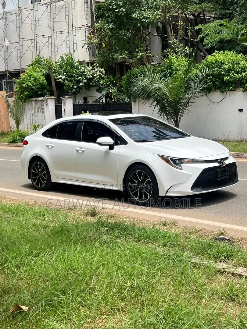 Toyota Corolla LE 2020 White