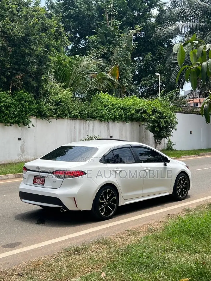 Toyota Corolla LE 2020 White