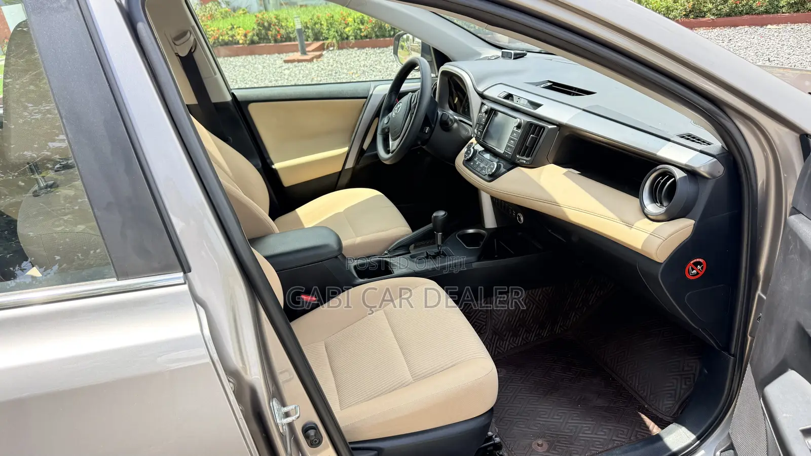 Toyota RAV4 XLE FWD (2.5L 4cyl 6A) 2017 Brown