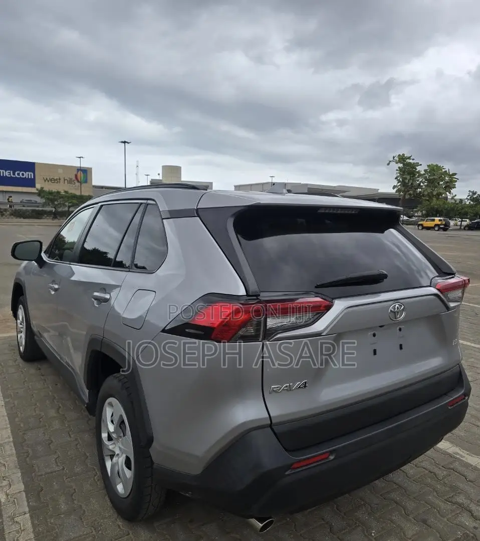 Toyota RAV4 LE AWD 2020