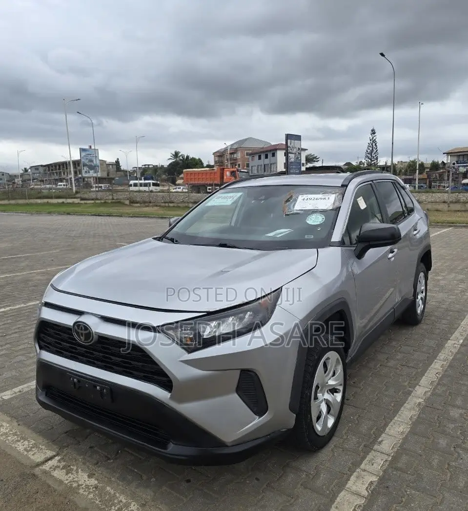 Toyota RAV4 LE AWD 2020
