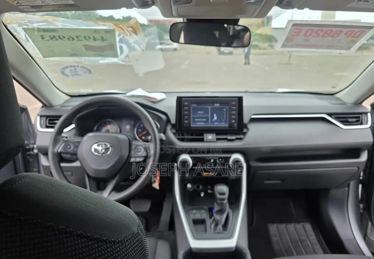 Toyota RAV4 LE AWD 2020